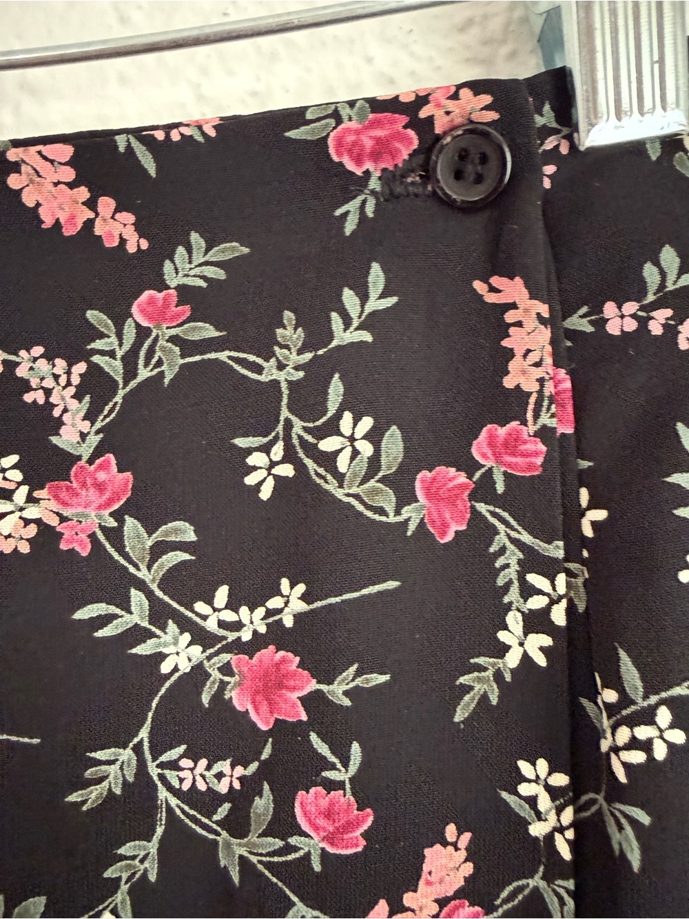 Dress Barn Wrap Skirt Womens 4 Small Black Floral Print Elastic Waist Vintage - Picture 2 of 5